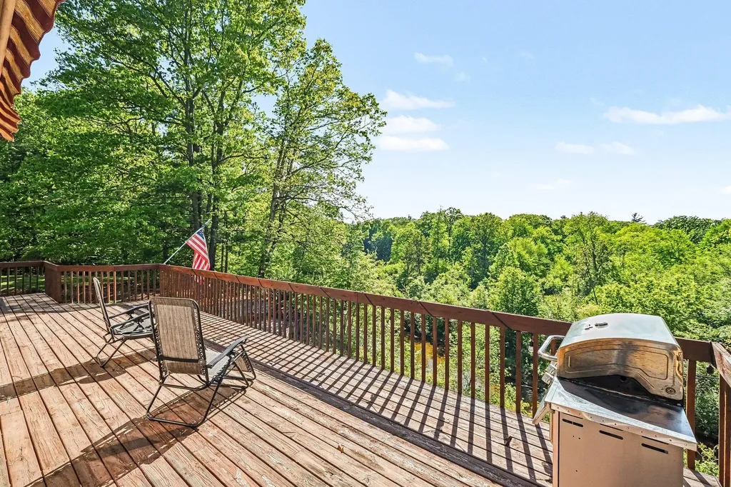 10835 Red Oak Ridge Reynolds Township MI 49329