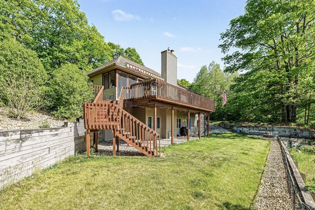 10835 Red Oak Ridge Reynolds Township MI 49329