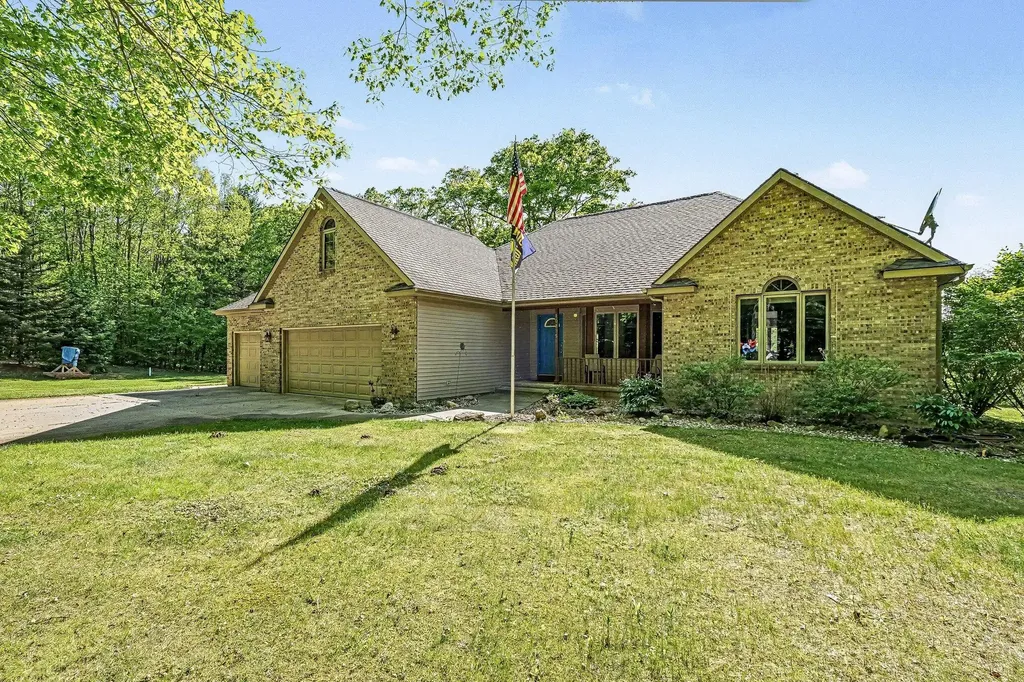 10835 Red Oak Ridge Reynolds Township MI 49329