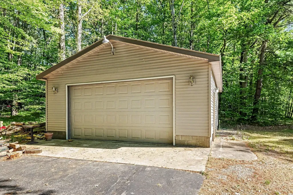 10835 Red Oak Ridge Reynolds Township MI 49329
