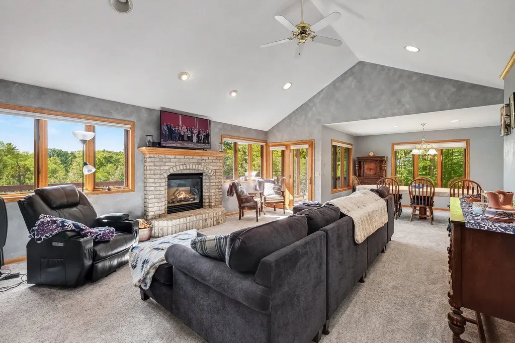 10835 Red Oak Ridge Reynolds Township MI 49329