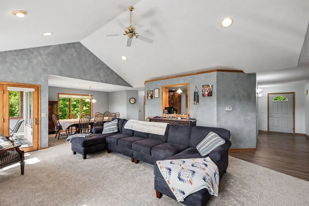 10835 Red Oak Ridge Reynolds Township MI 49329
