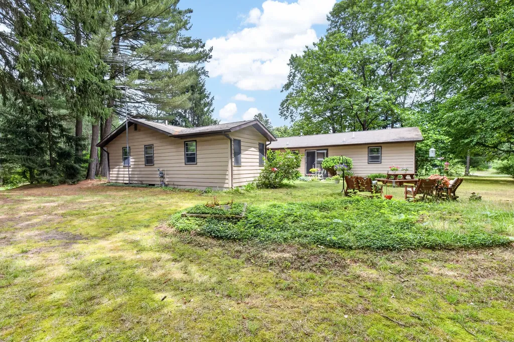 239 Pine Ridge Road Bedford Charter Township MI 49017