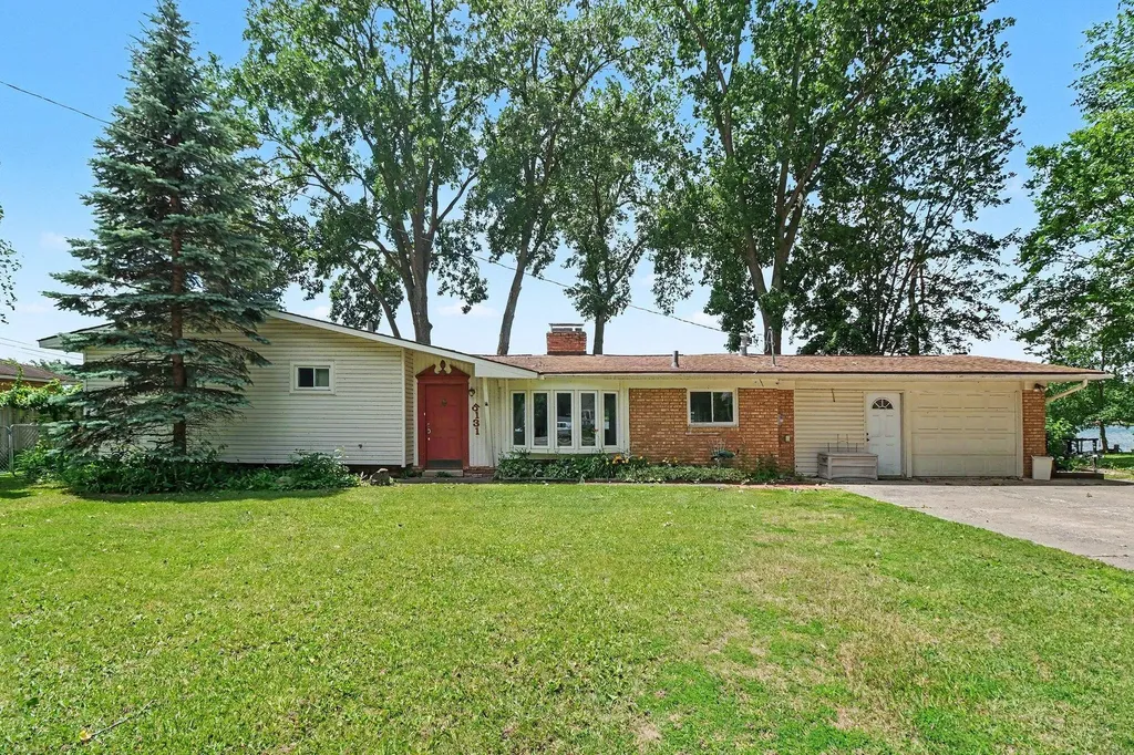 5131 Elizabeth Lake Road Waterford Charter Township MI 48327