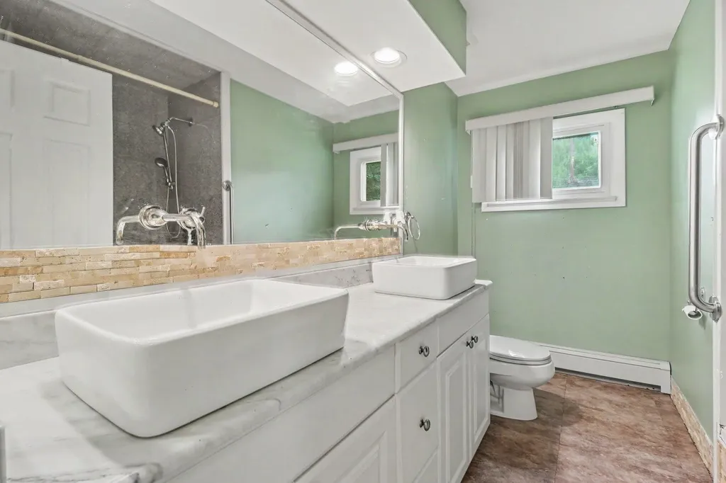 5131 Elizabeth Lake Road Waterford Charter Township MI 48327