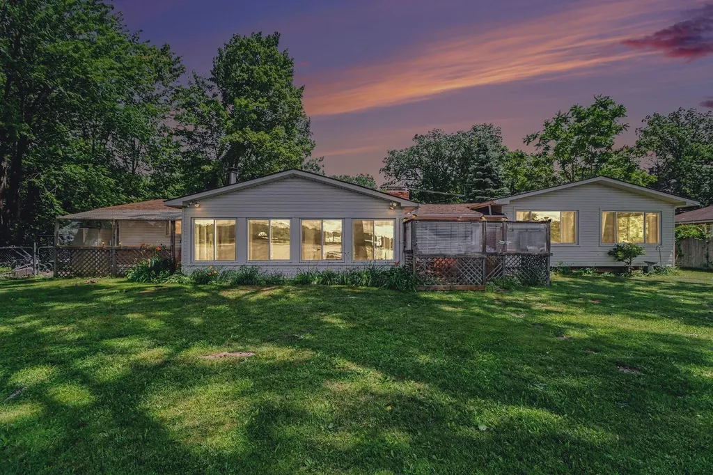 5131 Elizabeth Lake Road Waterford Charter Township MI 48327