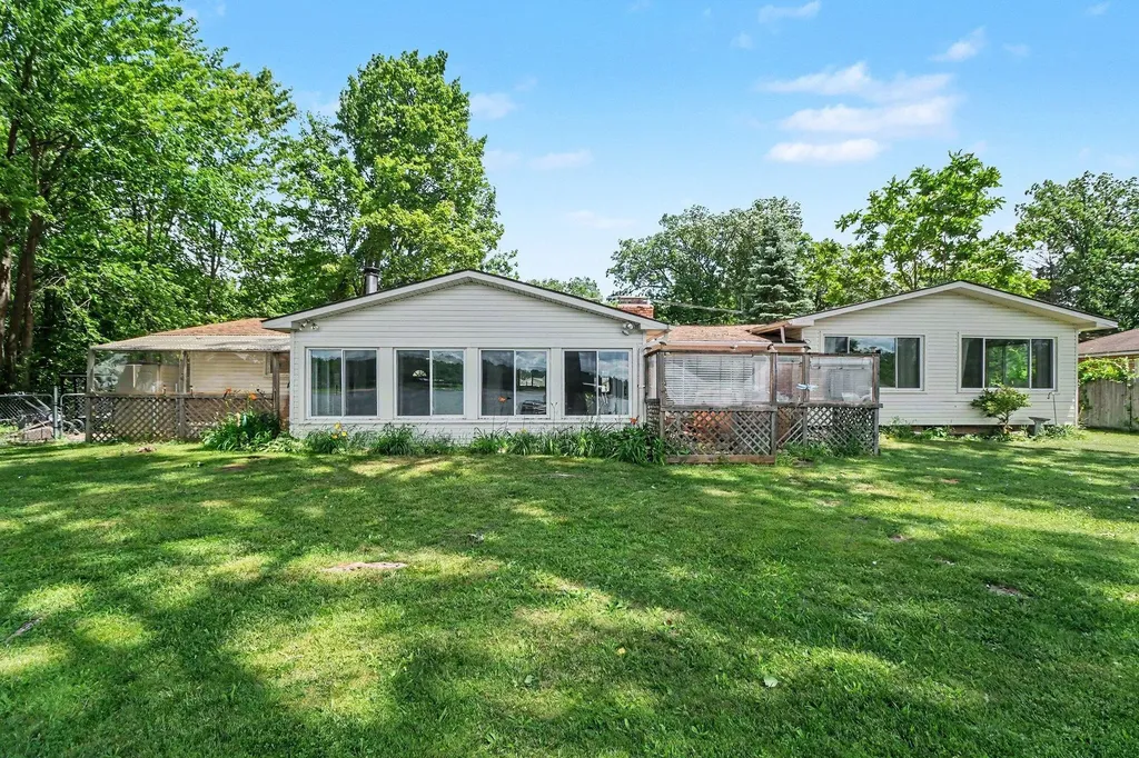 5131 Elizabeth Lake Road Waterford Charter Township MI 48327