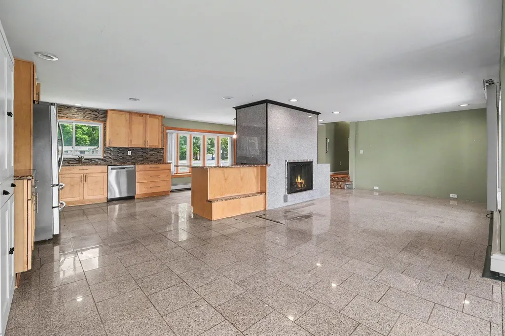 5131 Elizabeth Lake Road Waterford Charter Township MI 48327