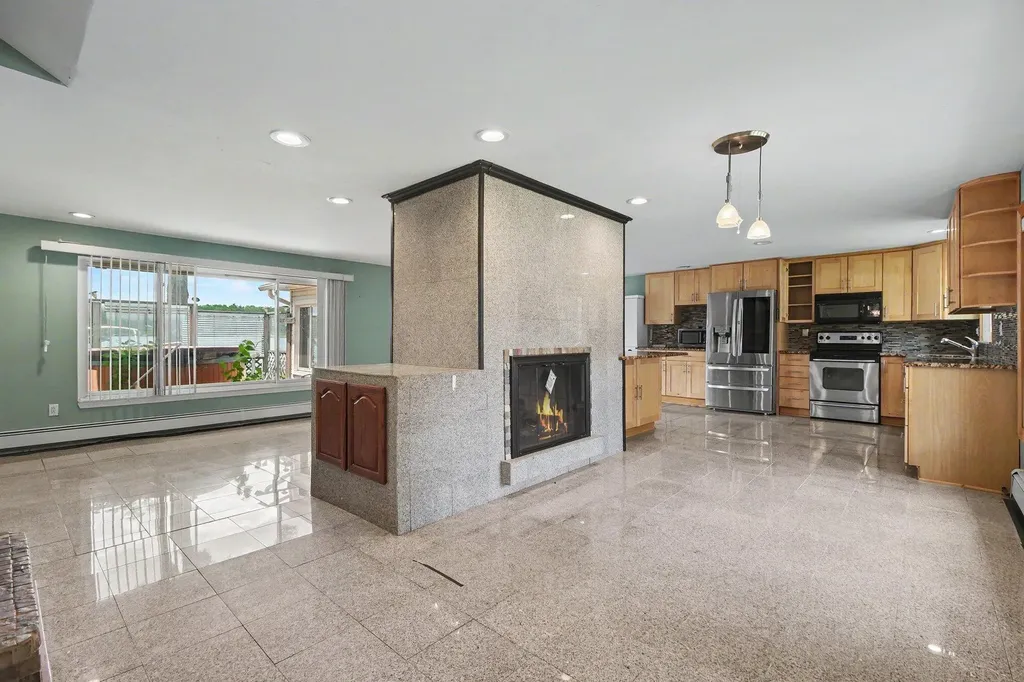 5131 Elizabeth Lake Road Waterford Charter Township MI 48327