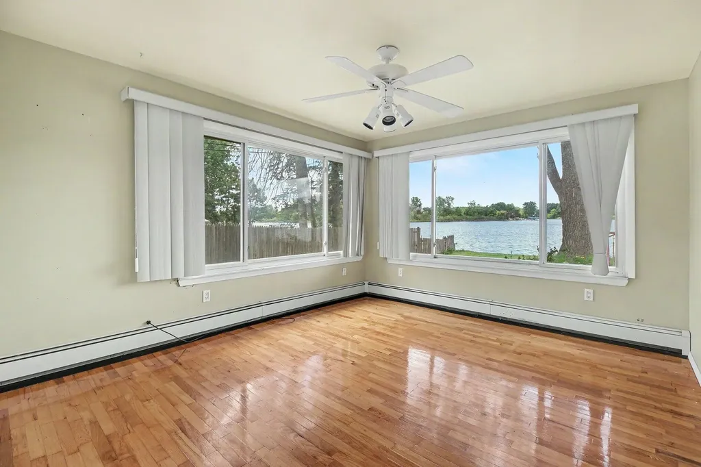 5131 Elizabeth Lake Road Waterford Charter Township MI 48327