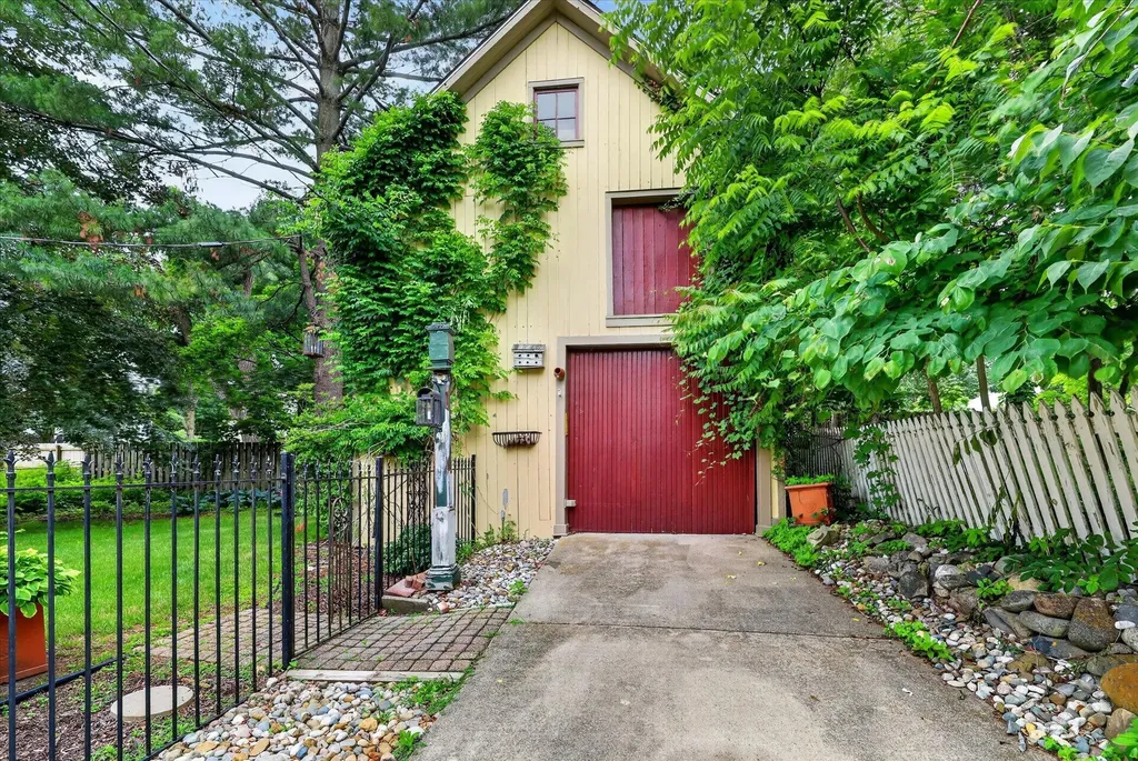 347 N Madison Street Marshall City MI 49068