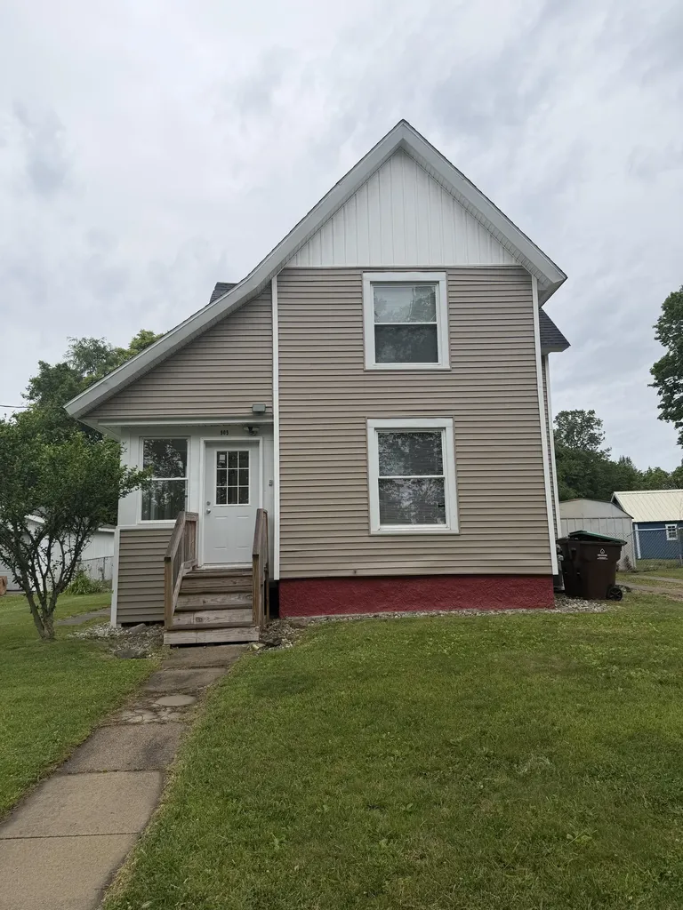 905 Burr Oak Street Albion City MI 49224