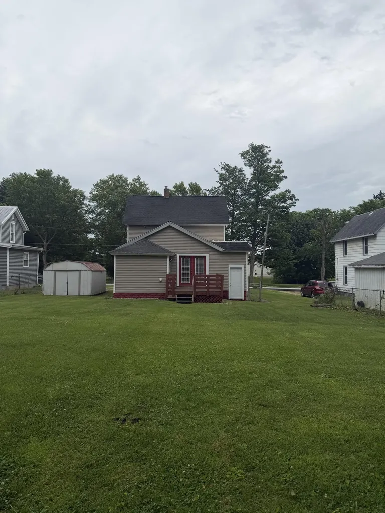 905 Burr Oak Street Albion City MI 49224