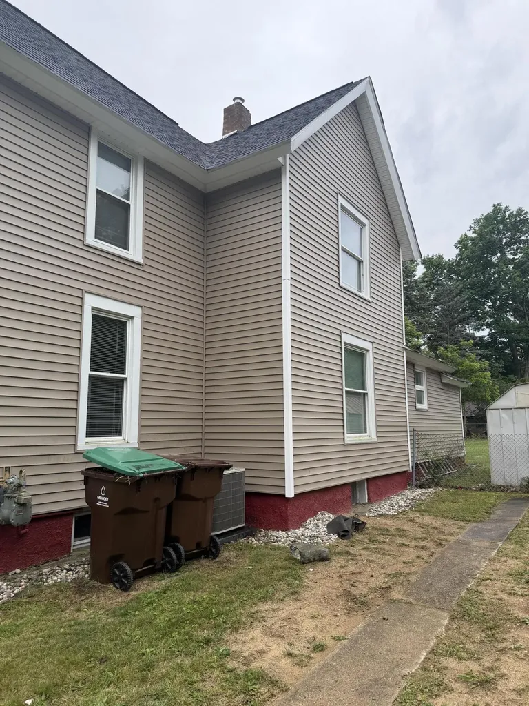 905 Burr Oak Street Albion City MI 49224