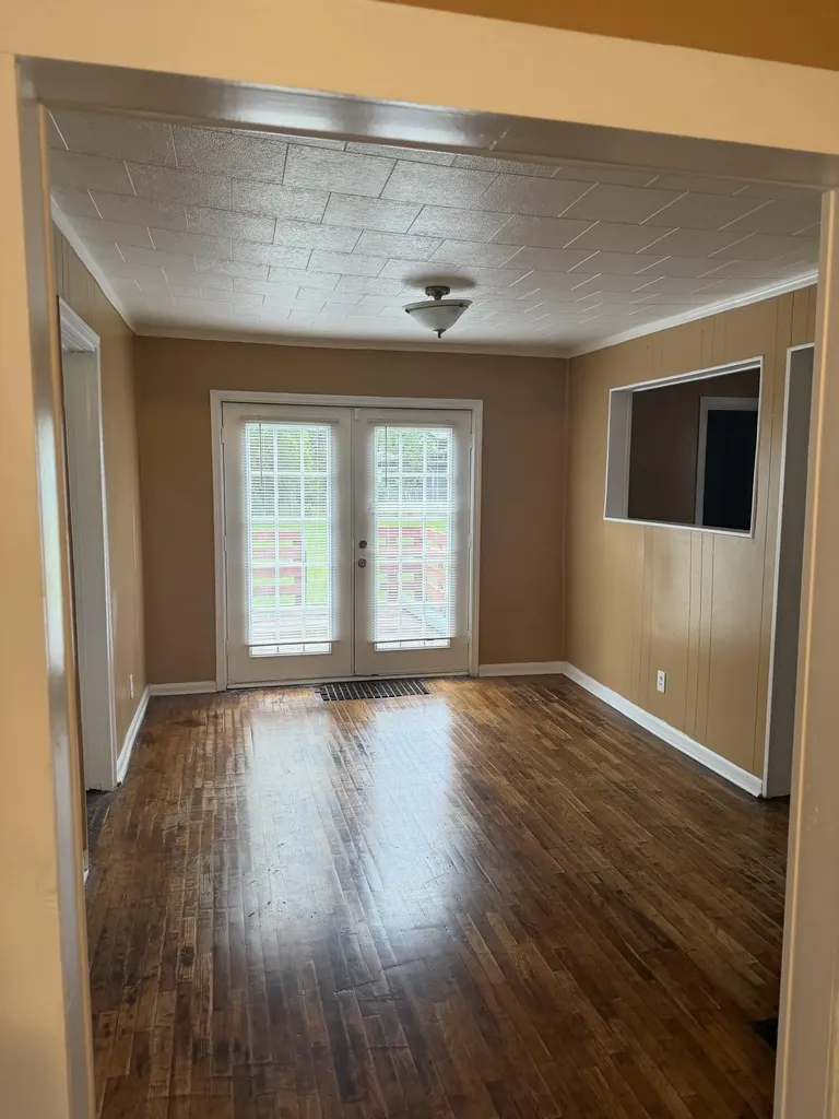 905 Burr Oak Street Albion City MI 49224