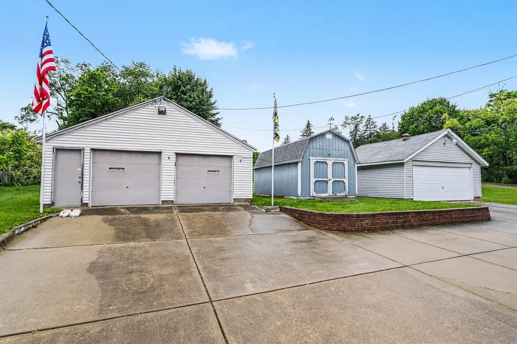187 Sharon Avenue Pennfield Charter Township MI 49017