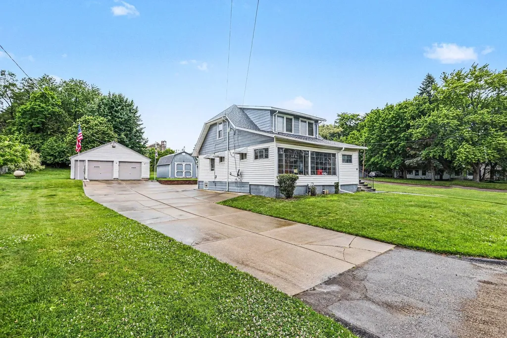 187 Sharon Avenue Pennfield Charter Township MI 49017