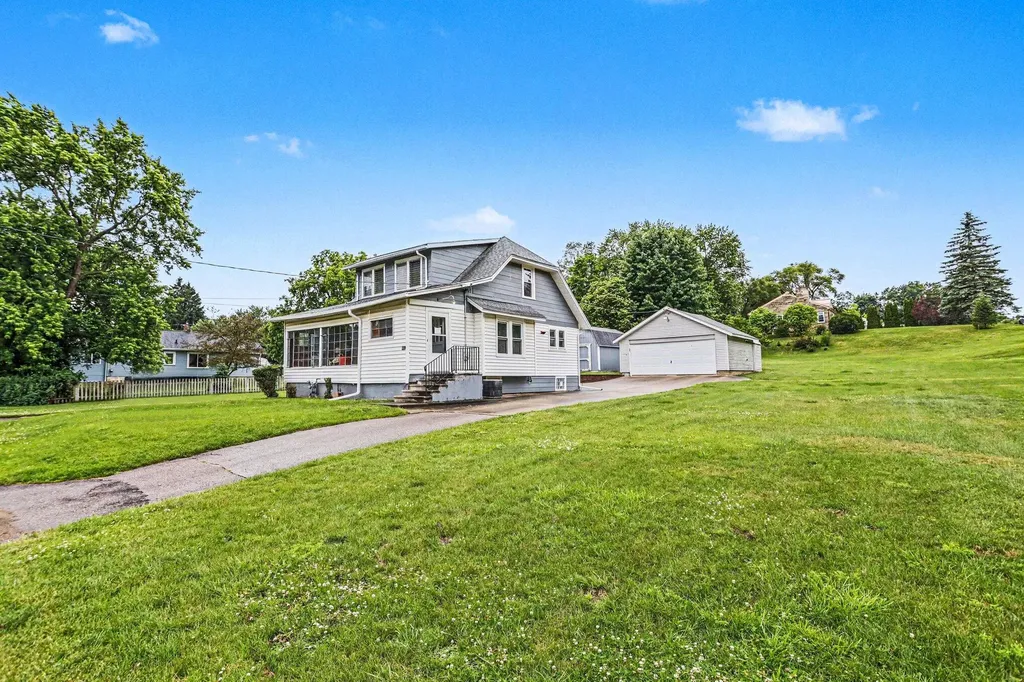 187 Sharon Avenue Pennfield Charter Township MI 49017
