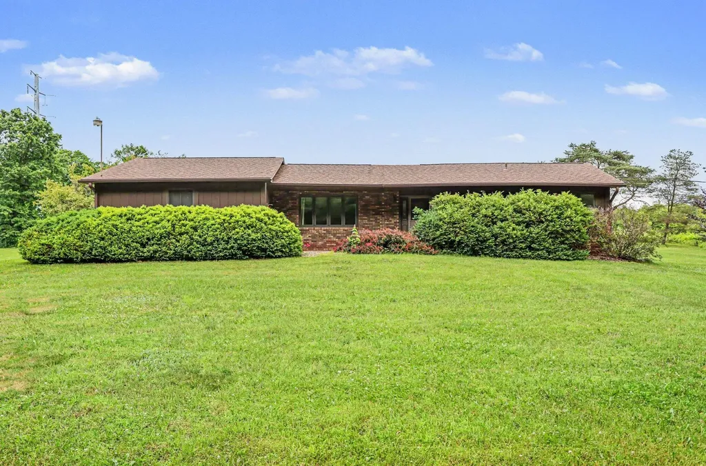 16791 De Avenue E Ross Township MI 49012