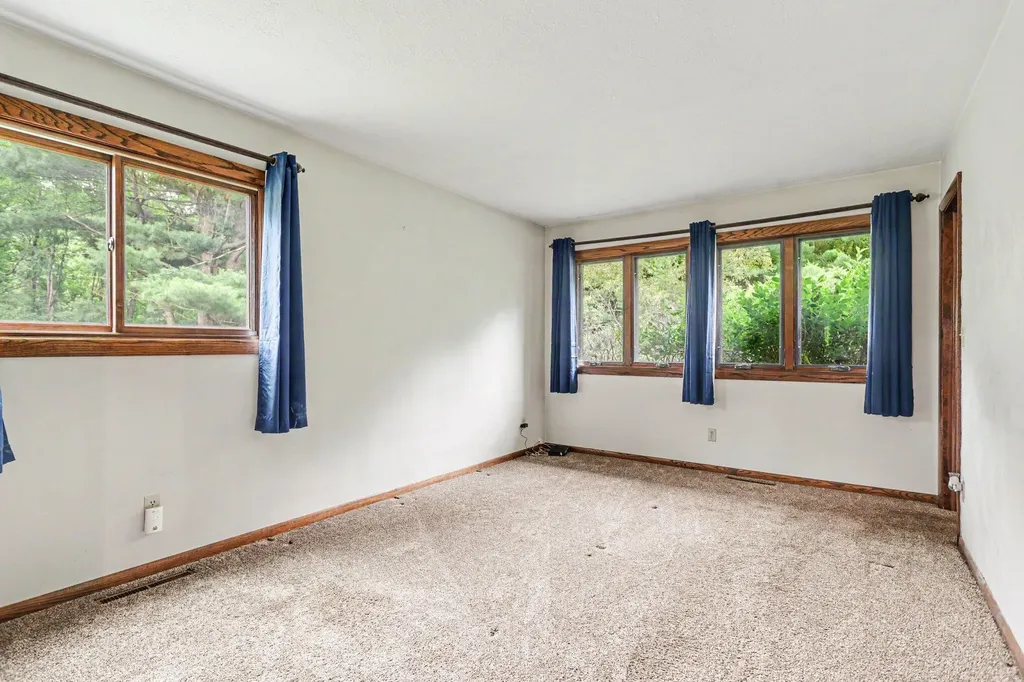 16791 De Avenue E Ross Township MI 49012