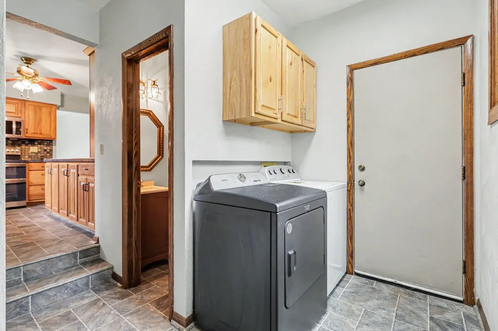 16791 De Avenue E Ross Township MI 49012