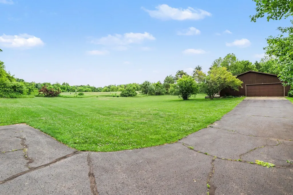 16791 De Avenue E Ross Township MI 49012