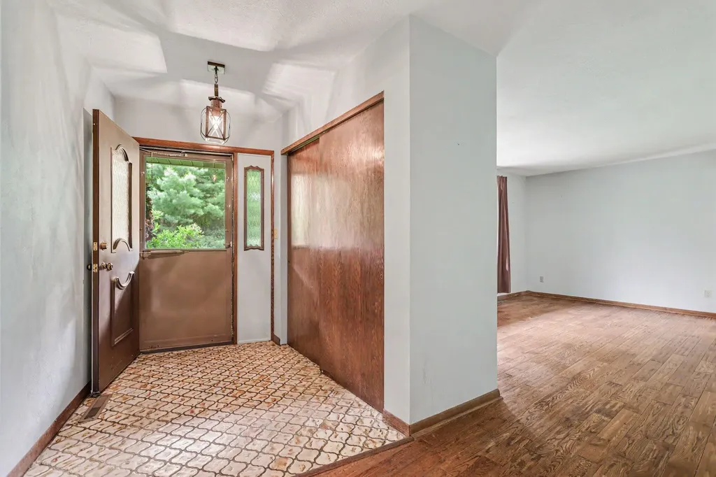 16791 De Avenue E Ross Township MI 49012