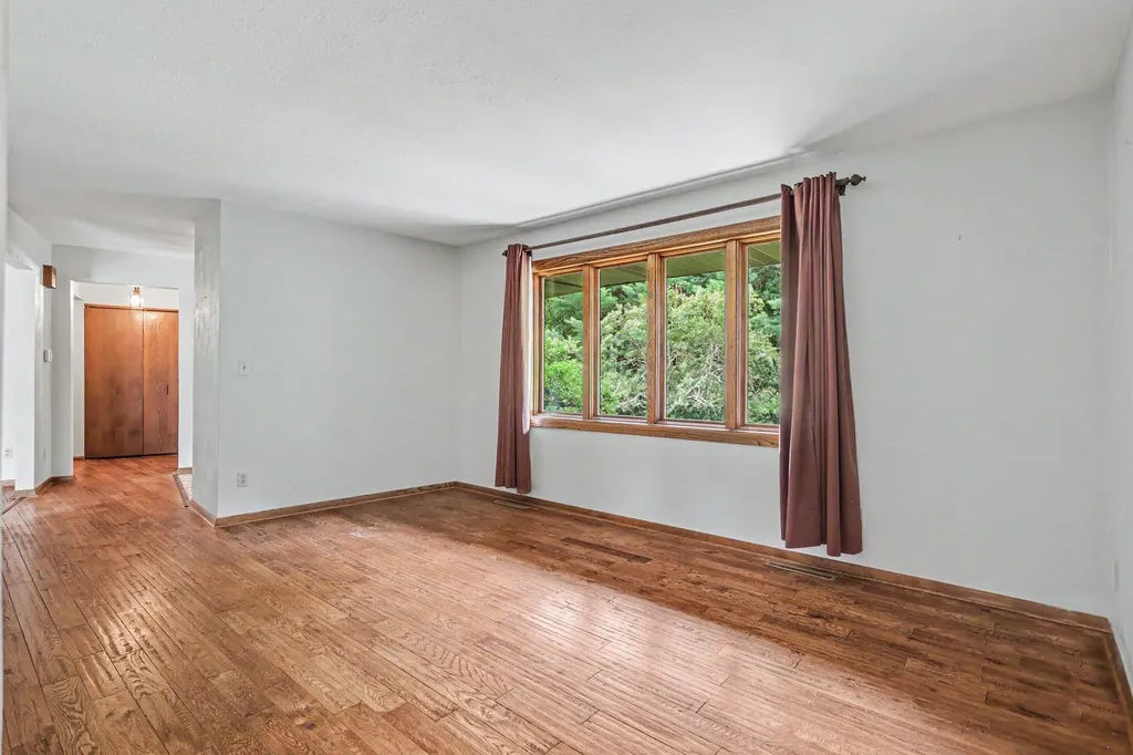 16791 De Avenue E Ross Township MI 49012