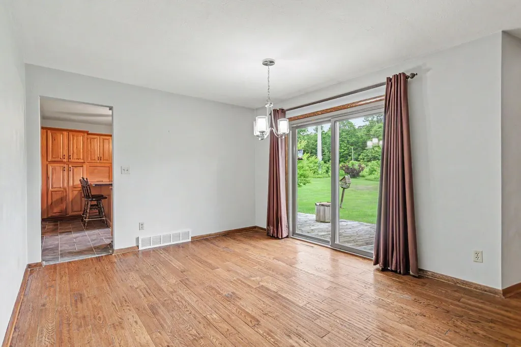 16791 De Avenue E Ross Township MI 49012
