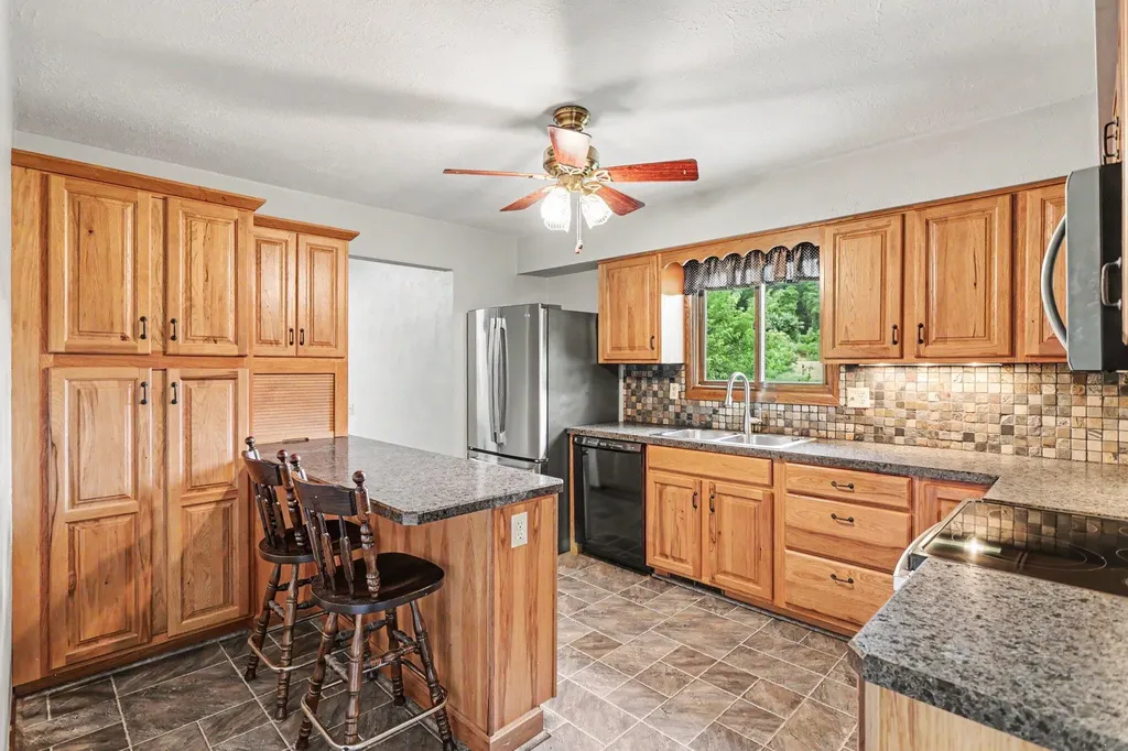 16791 De Avenue E Ross Township MI 49012