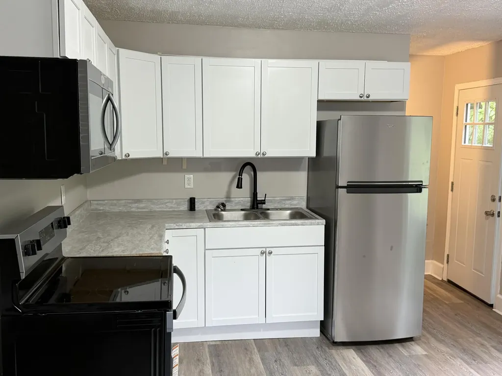216 Ardmoor Drive Bedford Charter Township MI 49037