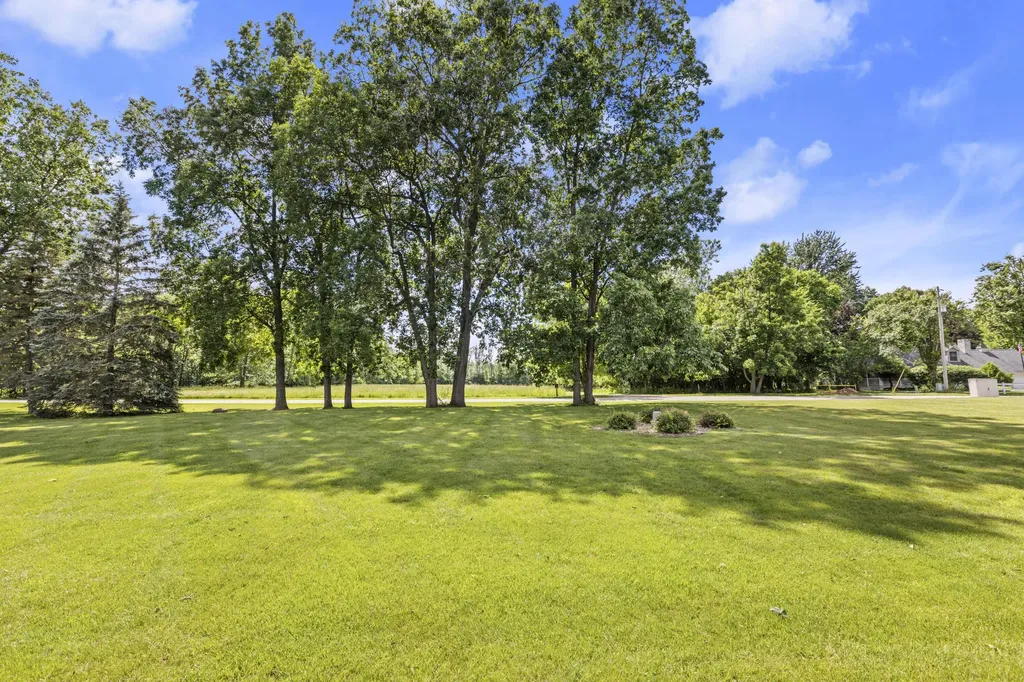 111 Brighton Park Battle Creek City MI 49015