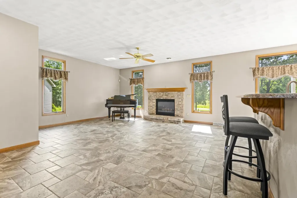 111 Brighton Park Battle Creek City MI 49015