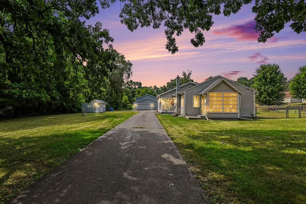 722 Golden Avenue Emmett Charter Township MI 49014