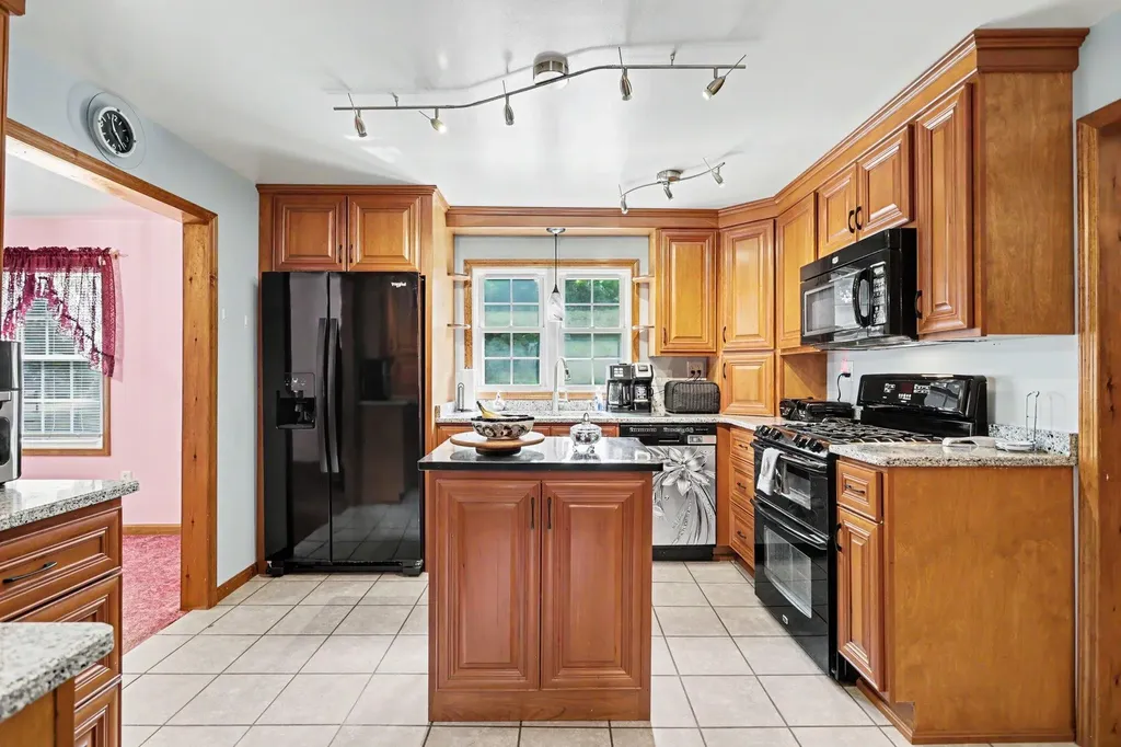 722 Golden Avenue Emmett Charter Township MI 49014