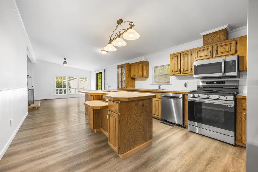 830 Pinewood Avenue Emmett Charter Township MI 49014