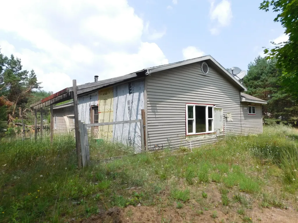 11880 Pine Cove Unknown City MI 49649