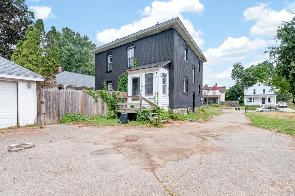 66 Magnolia Avenue Battle Creek City MI 49017