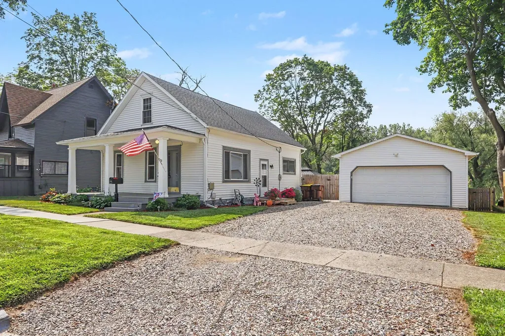 732 E Green Street Marshall City MI 49068