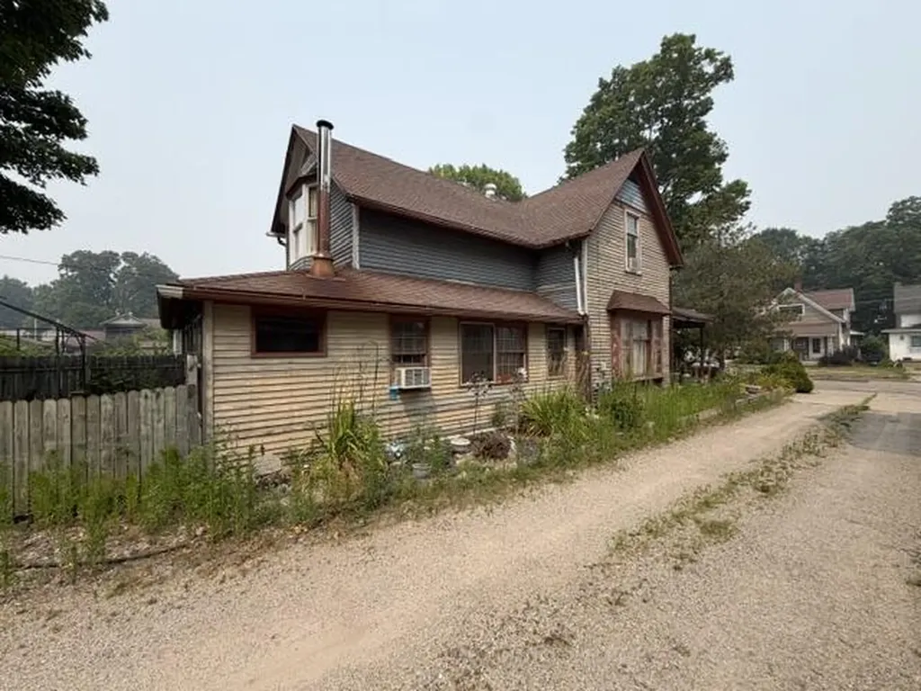 220 Prairie Street Charlotte City MI 48813