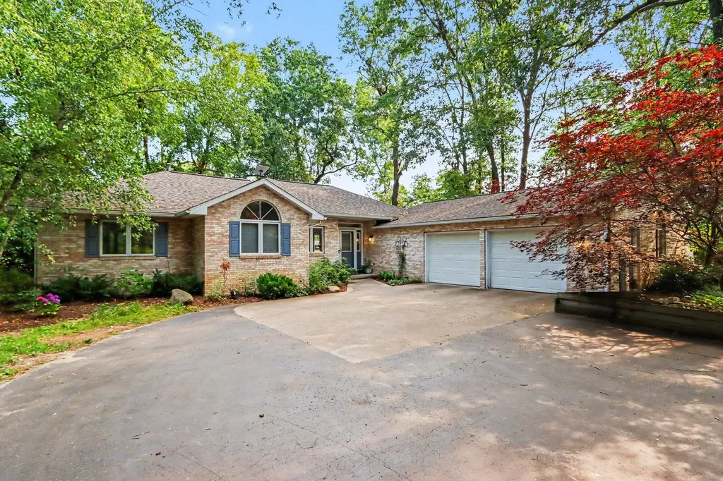 28284 62nd Avenue Antwerp Township MI 49065