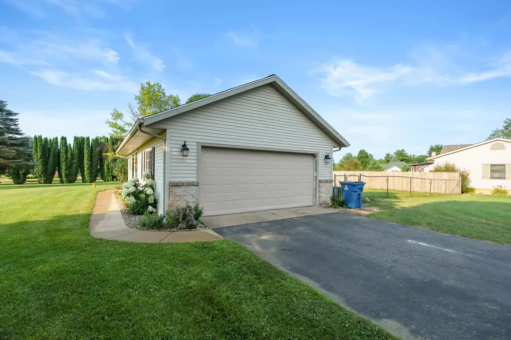 150 Gull Pointe Drive Bedford Charter Township MI 49017
