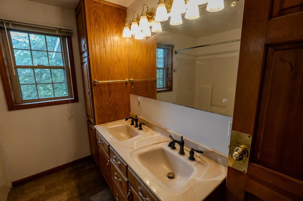 7260 W Kinsel Highway Vermontville Township MI 49096