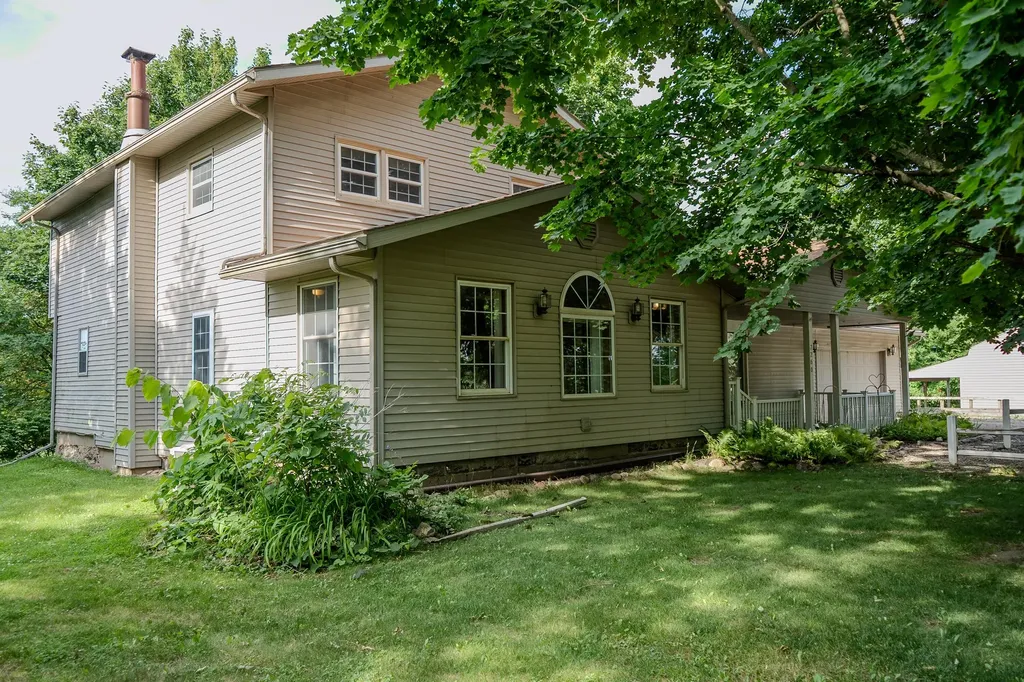 7260 W Kinsel Highway Vermontville Township MI 49096