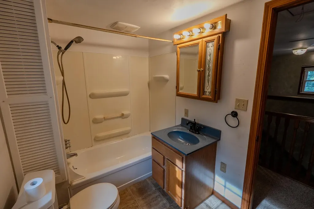 7260 W Kinsel Highway Vermontville Township MI 49096