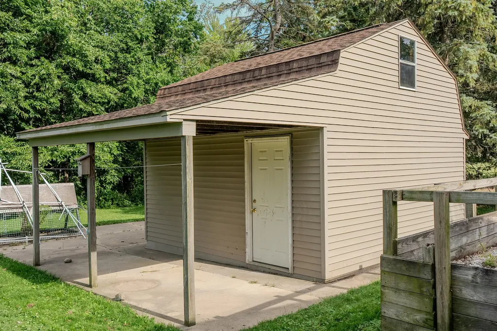 7260 W Kinsel Highway Vermontville Township MI 49096