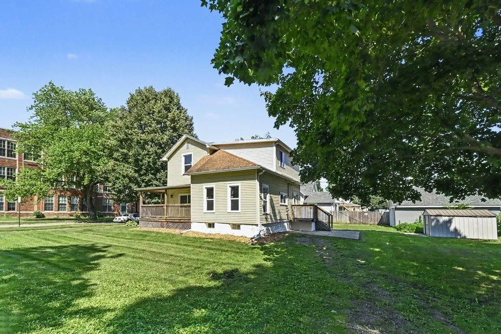211 King Street Eaton Rapids City MI 48827