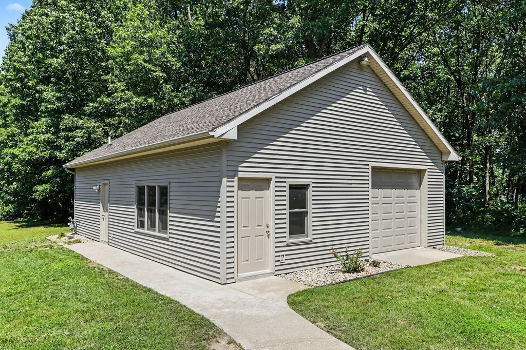 7165 Trappers Ridge Emmett Charter Township MI 49014