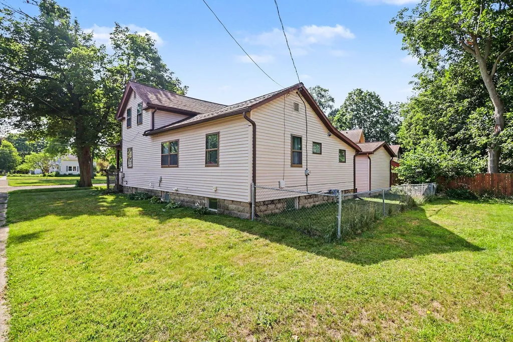302 Exchange Street Marshall City MI 49068