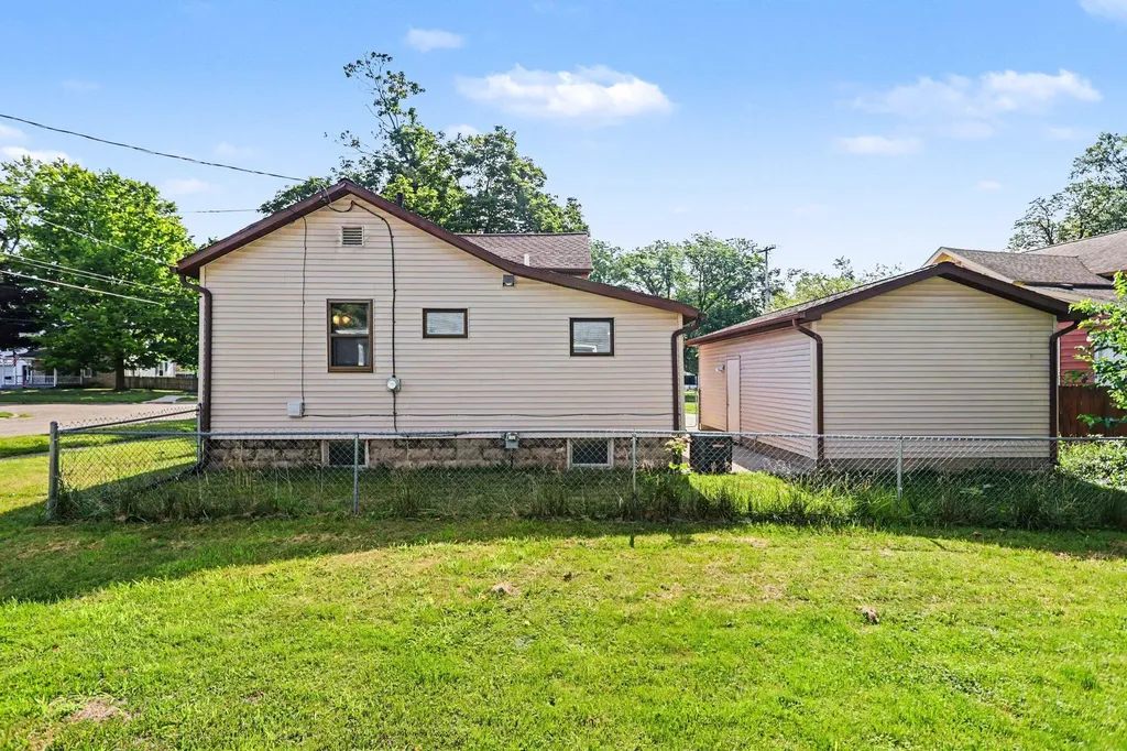 302 Exchange Street Marshall City MI 49068